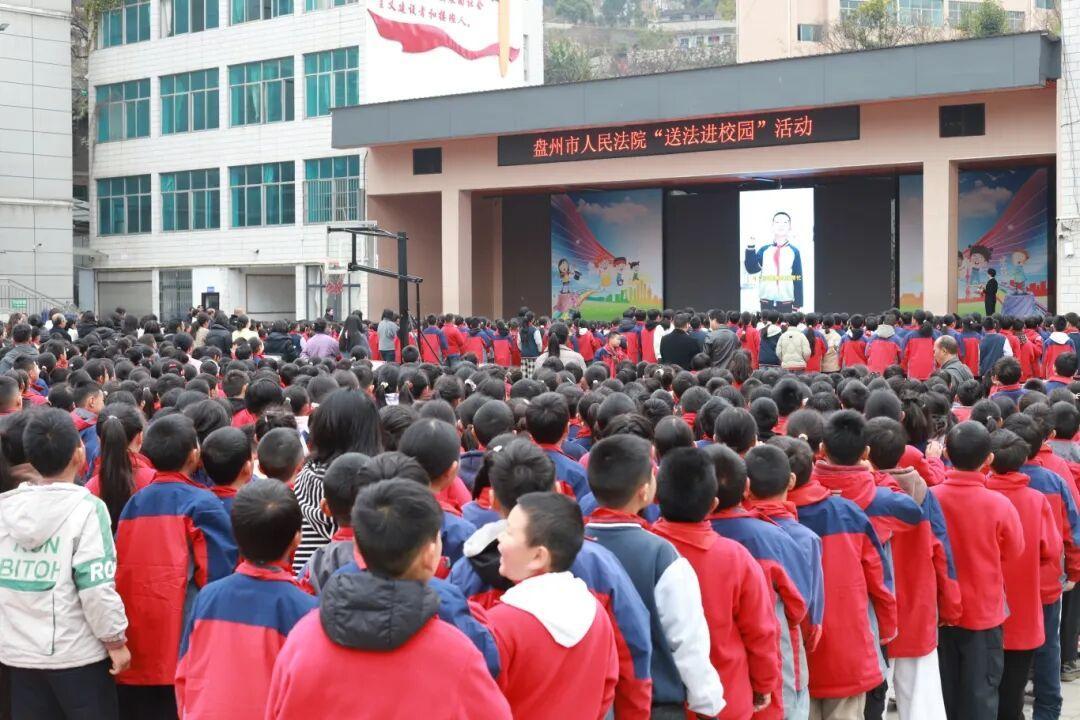 法治護(hù)航助成長 溫情宣講潤童心