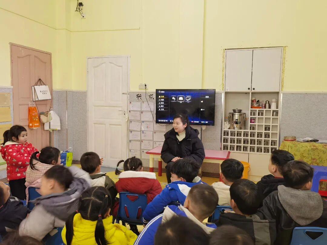 圖2  3月4日，愛立方幼兒園法治副校長(zhǎng)楊宏平到校開展宣傳教育活動(dòng).jpg