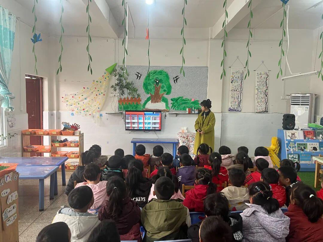 圖3  3月6日，朱家場(chǎng)茅坡小學(xué)、茅坡幼兒園法治副校長(zhǎng)張宇婷到校開展法治宣傳活動(dòng).jpg