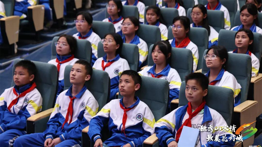 圖3 學(xué)生認(rèn)證聽(tīng)講.jpg