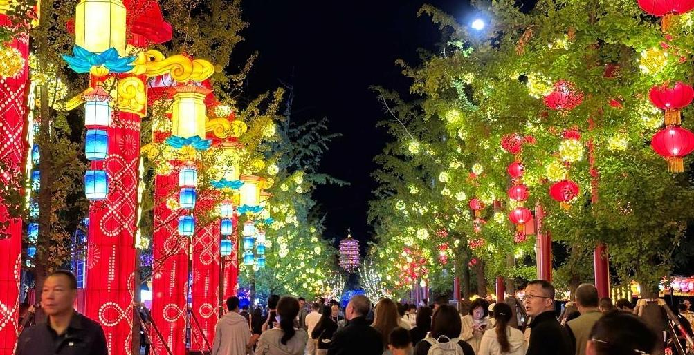 潮體驗(yàn)、微度假、熱IP——中秋節(jié)假期各地消費(fèi)市場掃描