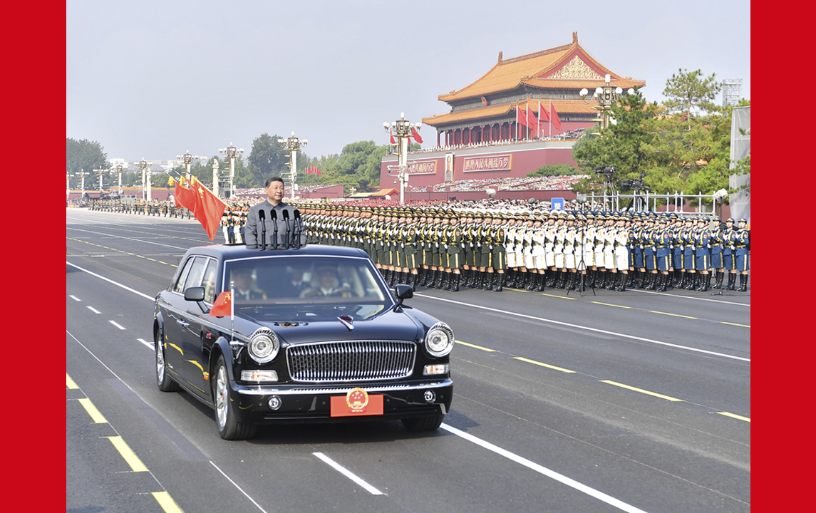 習(xí)近平檢閱受閱部隊