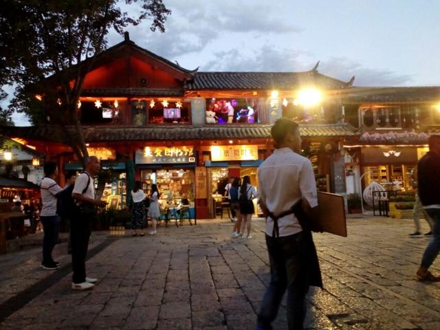 麗江什么民族多？