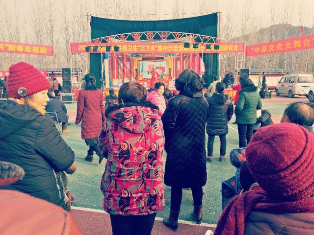 說說你家鄉(xiāng)過年都有什么特色習(xí)俗？